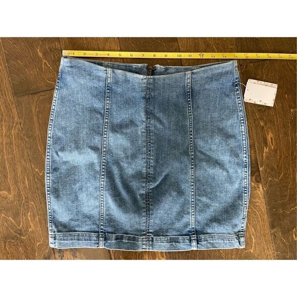 NWT Free People Women's Denim Mini Skirt Sz 12 - Picture 3 of 9